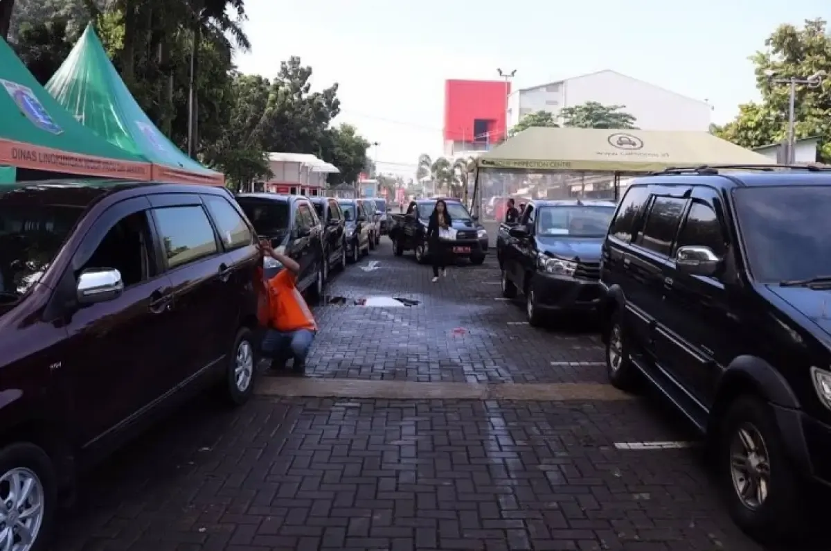 Daripada Ditilang, Ikuti Cara Ini Agar Mobil Kamu Lolos Uji Emisi (FOTO: Uji Emisi DKI Jakarta)