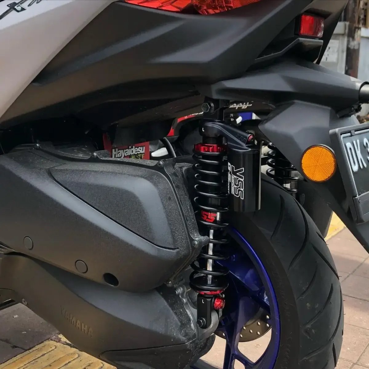 Ilustrasi suspensi motor atau lebih sering disebut dengan shockbreaker (Sumber : Instagram.com/lancar_jaya_motor_denpasar)