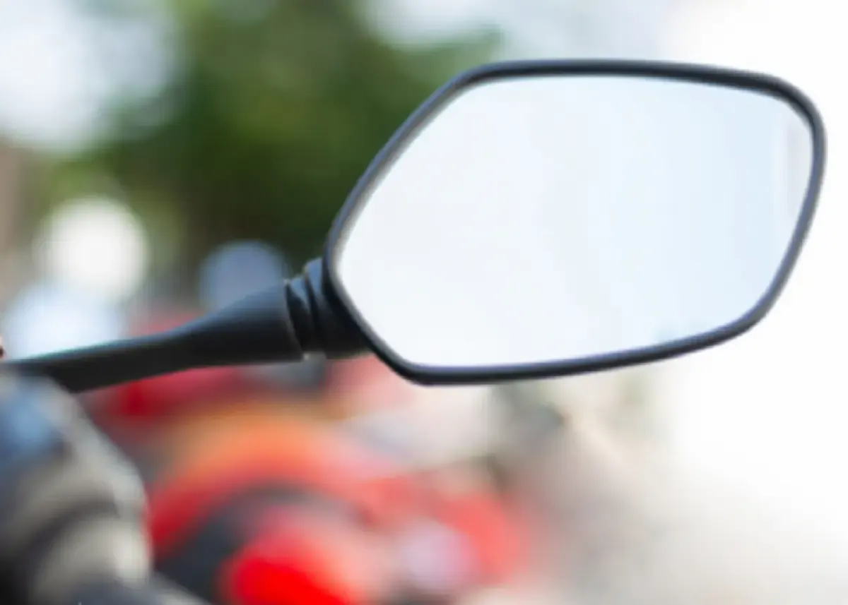 3 Metode Perawatan Kaca Spion Agar Selalu Kinclong dan Berfungsi Baik (FOTO: Wahanahonda.com)