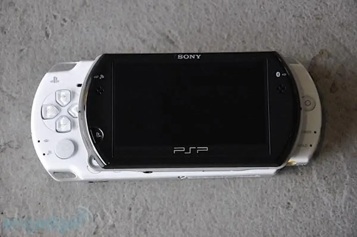 PSP Go. (Sumber : Endgadget)
