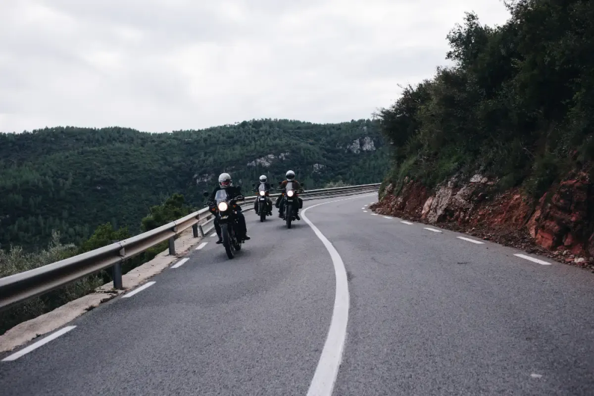 7 Tips Touring Berkelompok yang Aman, Biar Selamat Sampai Tujuan dan Tetap Happy (FOTO: Freepik/bublikhaus)