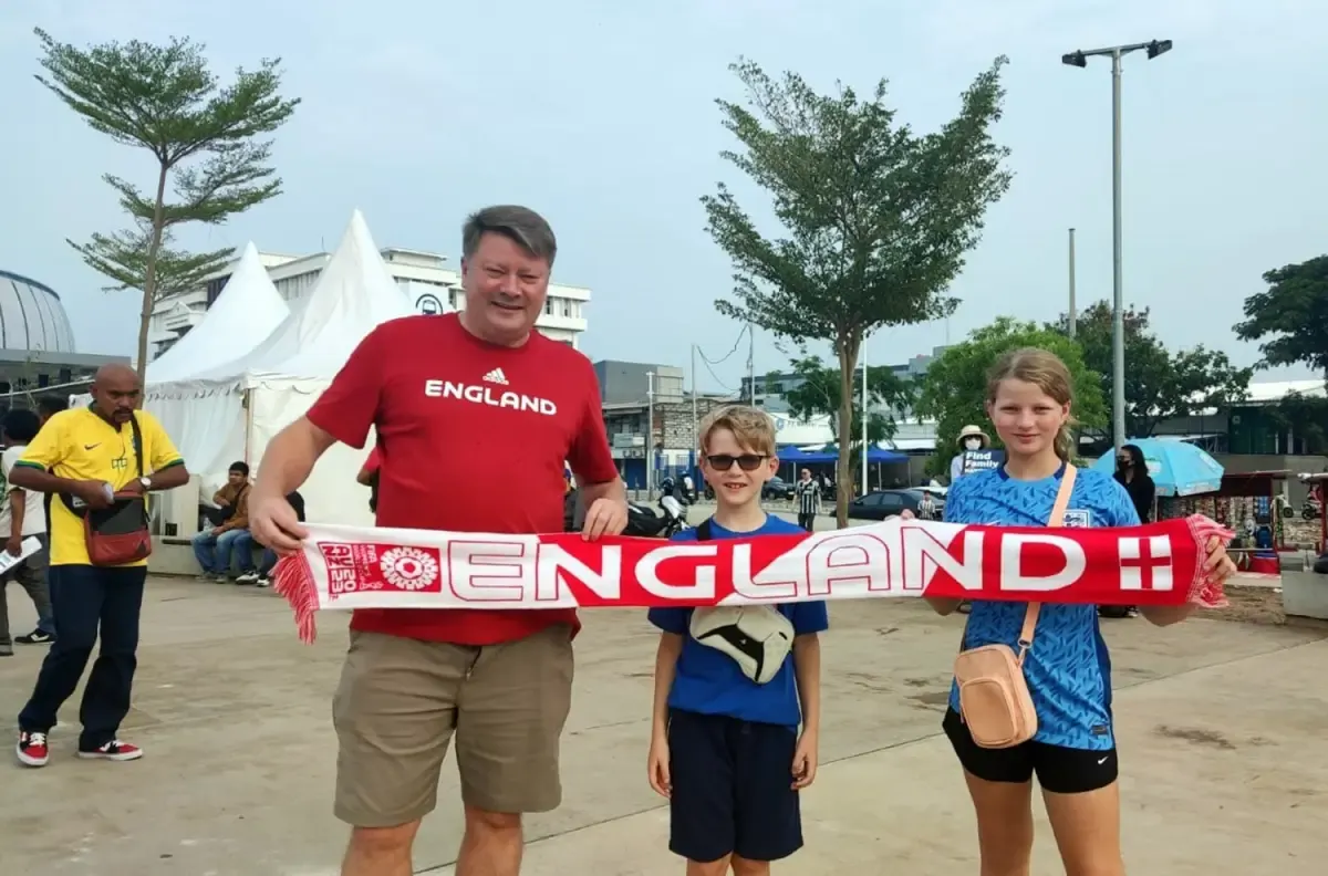Potret suporter tim U-17 Inggris saat menyaksikan laga Piala Dunia U-17 di Indonesia.  (Sumber : Media PSSI)