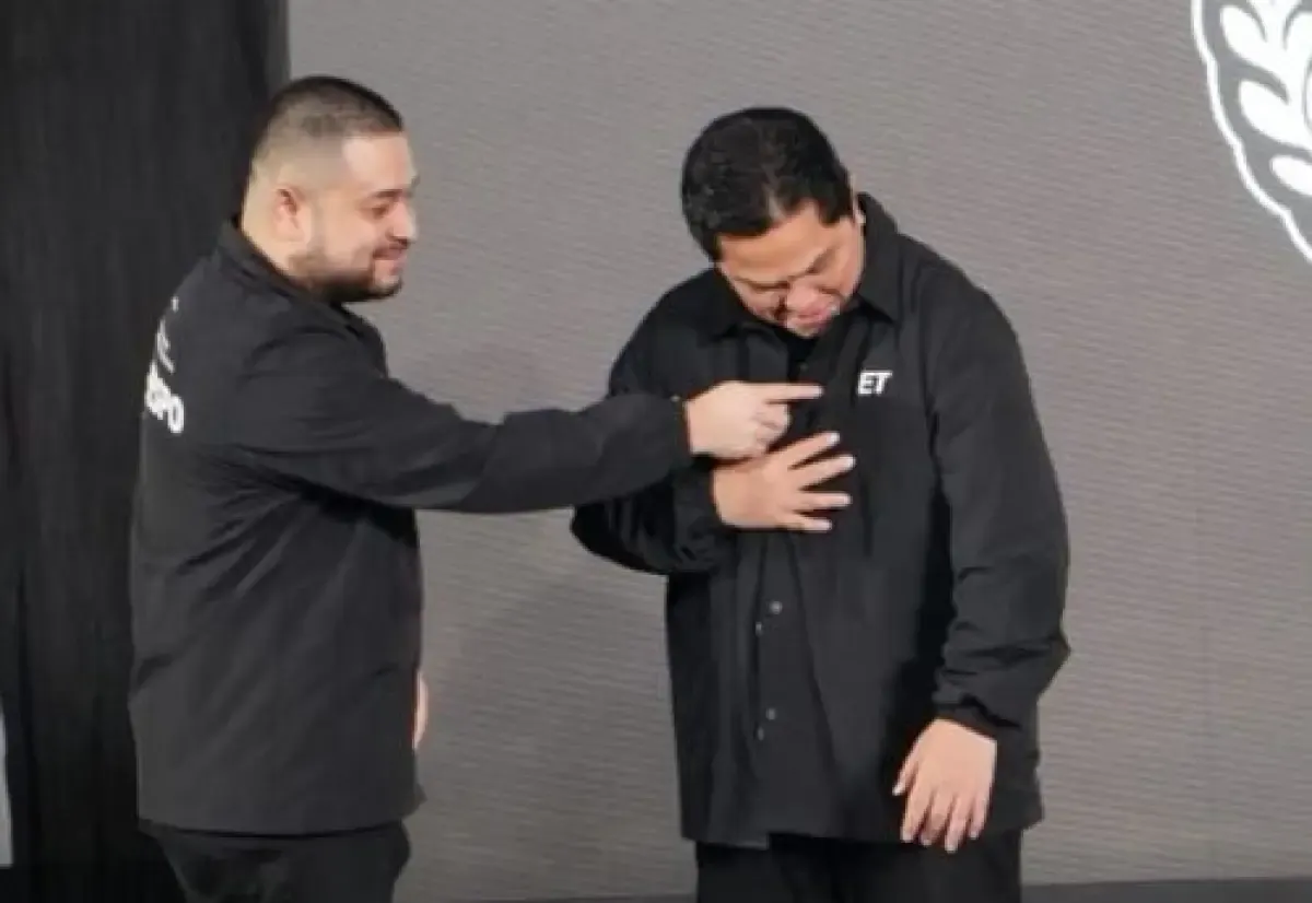 Ketua Umum PSSI Erick Thohir menandai awal kerja sama PSSI dengan brand apparel lokal Erigo, Senin (22/1/2024).  (Sumber : pssi.org)
