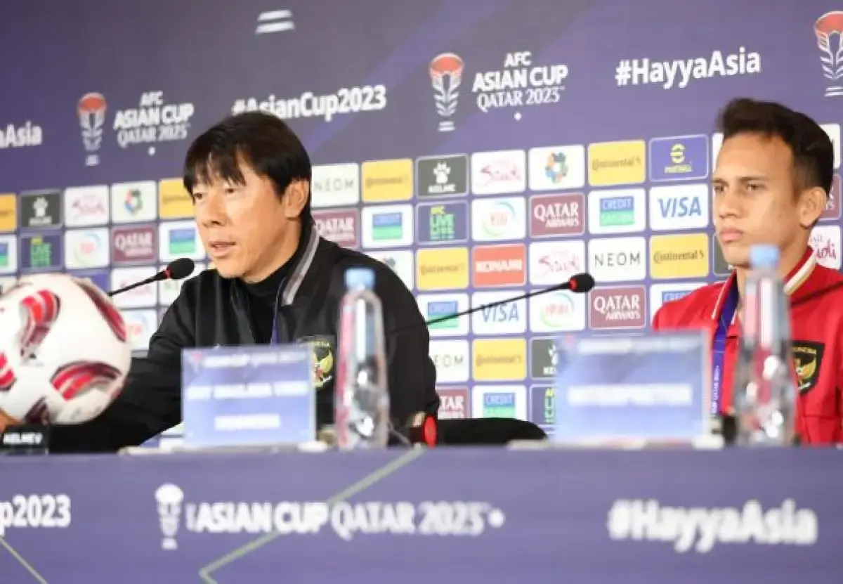 Pelatih timnas Shin Tae-yong dan gelandang Egy Maulana Vikri saat mengikuti jumpa pers jelang laga melawan Jepang, Selasa (23/1/2024).  (Sumber : pssi.org)