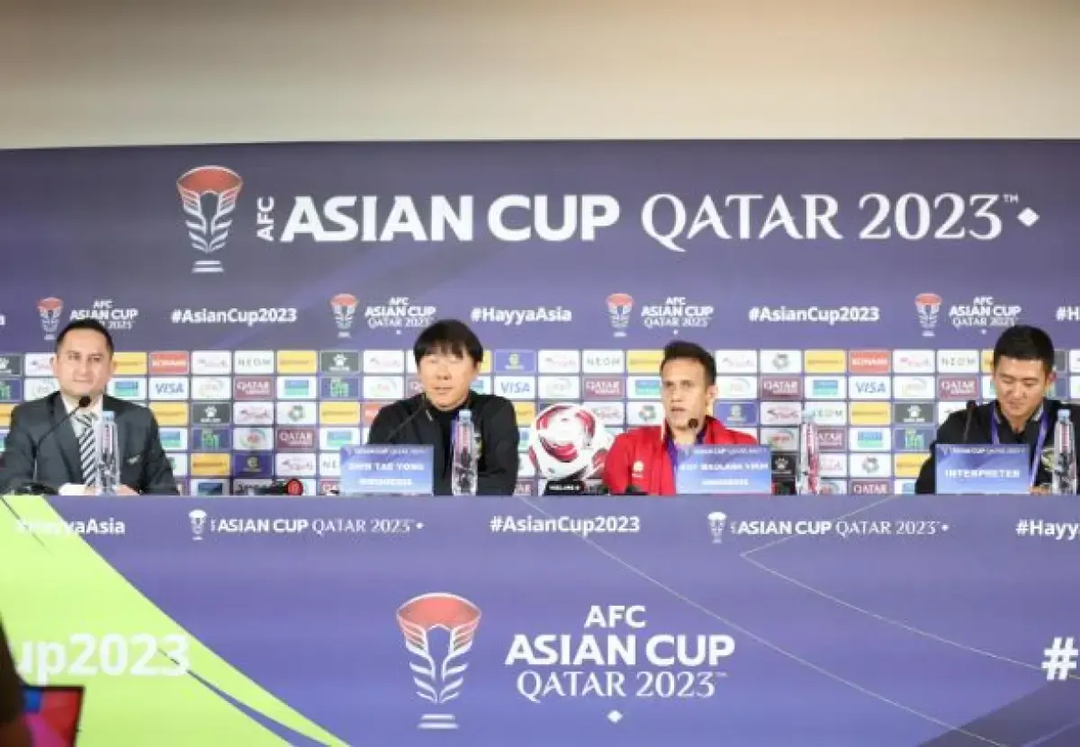 Pelatih timnas Shin Tae-yong dan gelandang Egy Maulana Vikri saat mengikuti jumpa pers jelang laga melawan Jepang, Selasa (23/1/2024).  (Sumber : pssi.org)