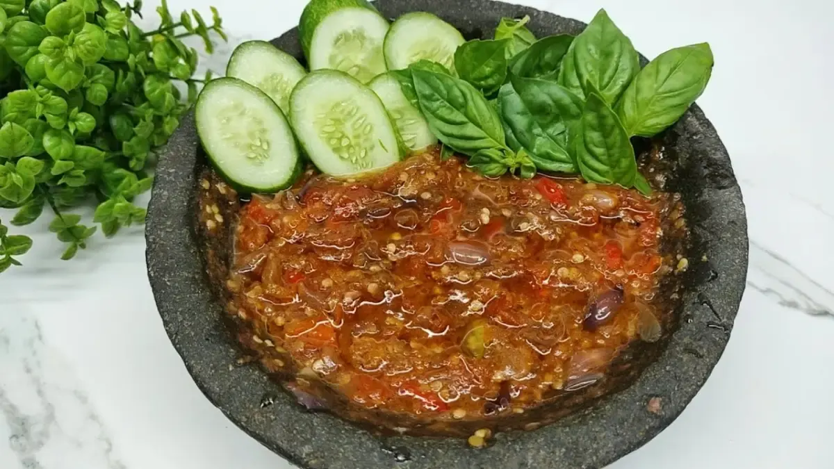 Resep sambal terasi (Sumber : YouTube/CR COOK)