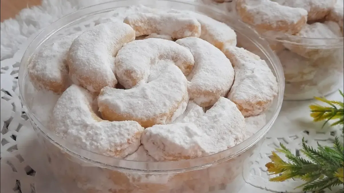 Kue putri salju (Sumber : YouTube.com/atha naufal)