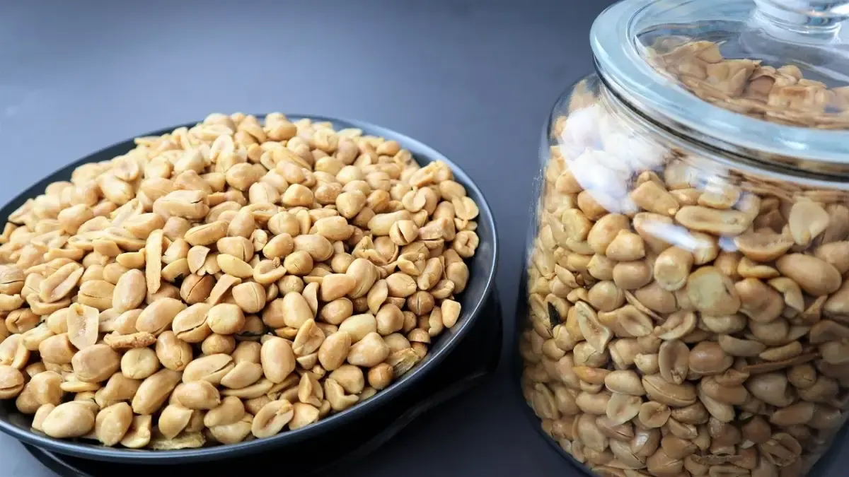 Resep kacang goreng bawang super renyah dan nikmat (Sumber : YouTube.com/Indoculinaire Hunter)