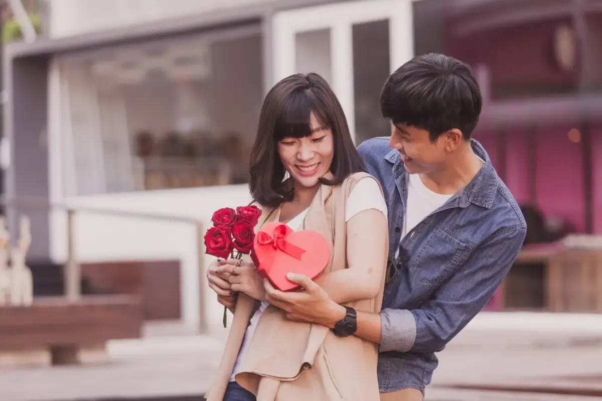 10 Gombalan Romantis Lucu, Bisa Kamu Pakai Untuk Mendekati Gadis asal Pacitan, Dijamin Nggak Bakalan Nolak Kamu deh! (Sumber : Freepik.com)