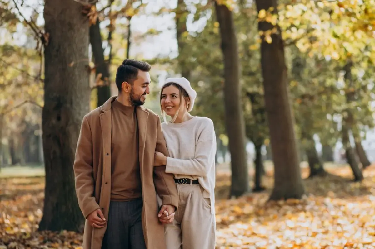 25 Gombalan Romantis Lucu yang Bisa Kamu Pakai Buat Dapetin Gadis Sumenep, Hati hati Bakalan Jadian Cepet! (Sumber : Freepik.com)