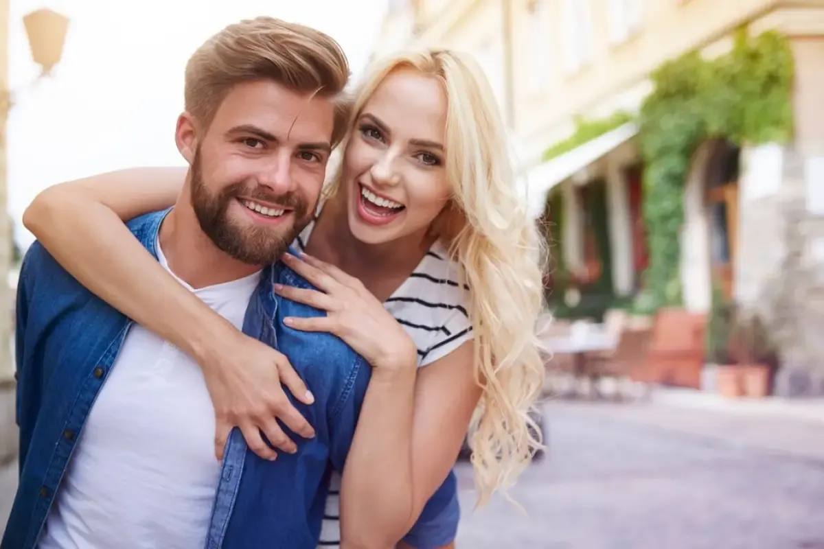 Heran Kok Nggak Percaya, 20 Gombalan Romantis Lucu ini Tidak Pernah Gagal Bikin Gadis Surabaya Tersipu Malu, Auto Makin Sayang Sama Kamu (Sumber : Freepik.com)