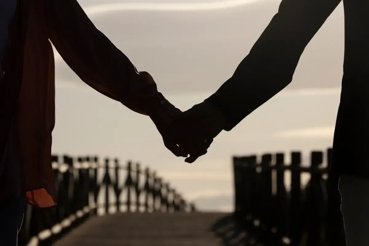 20 Gombalan Romantis Lucu untuk Menemani Perjalanan Hidup Bersama Gadis Asal Cirebon (Sumber : Freepik.com)