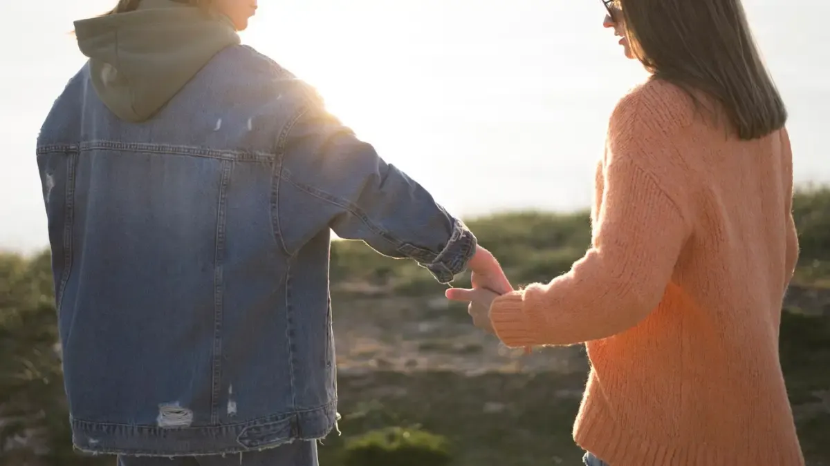 Kisah Cinta yang Tersirat di Balik Gunung Purwakarta, 20 Gombalan Romantis Luc untuk Gadis yang Memikat (Sumber : Freepik.com)