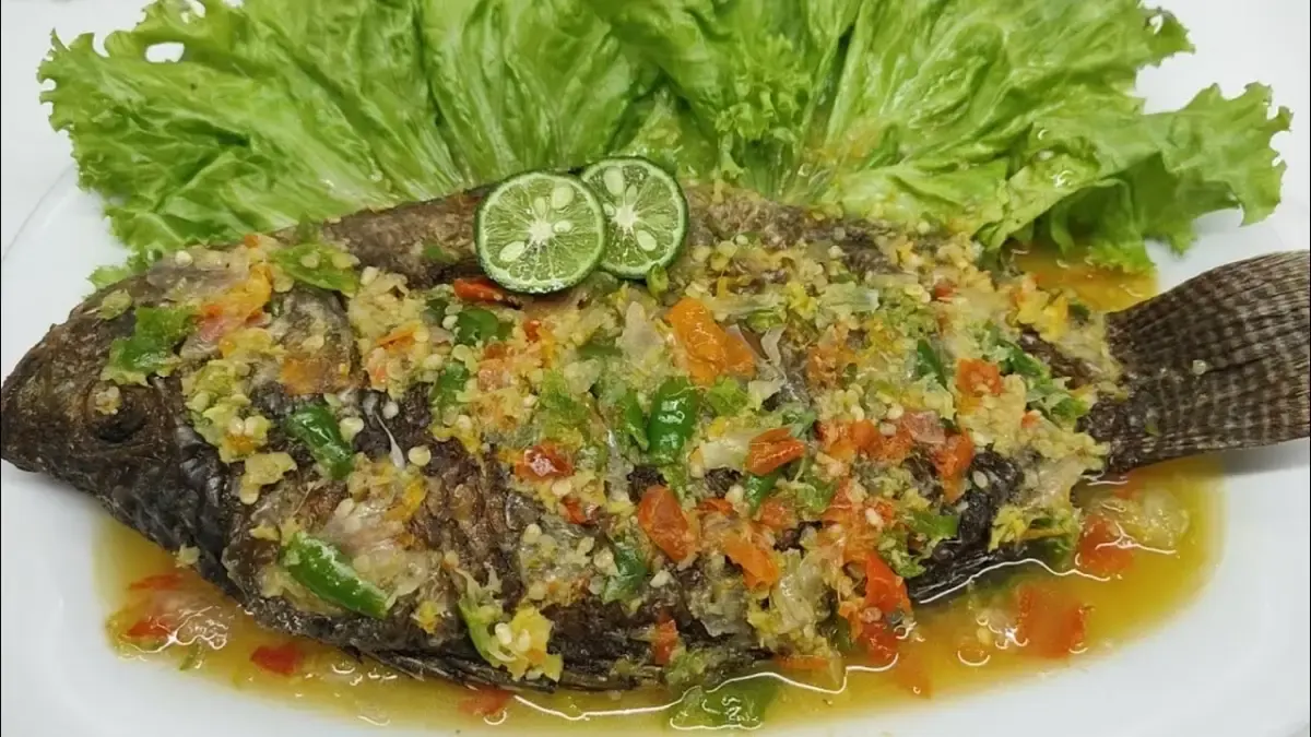 Resep Ikan Nila Sambal Cobek (Sumber : YouTube/CR COOK)