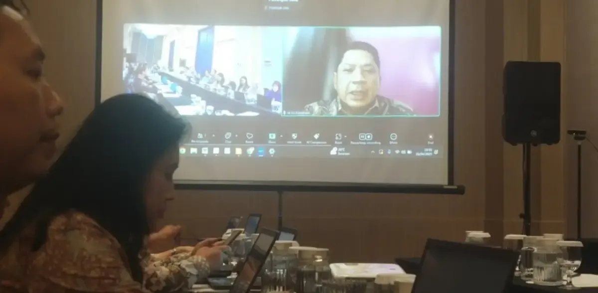 Kepala BMBPSDM M Ali Ramdhani saat membuka rapat pembahasan melalui Zoom di Tangerang Selatan, Rabu (16/4/2025). (Sumber: Kemenag)