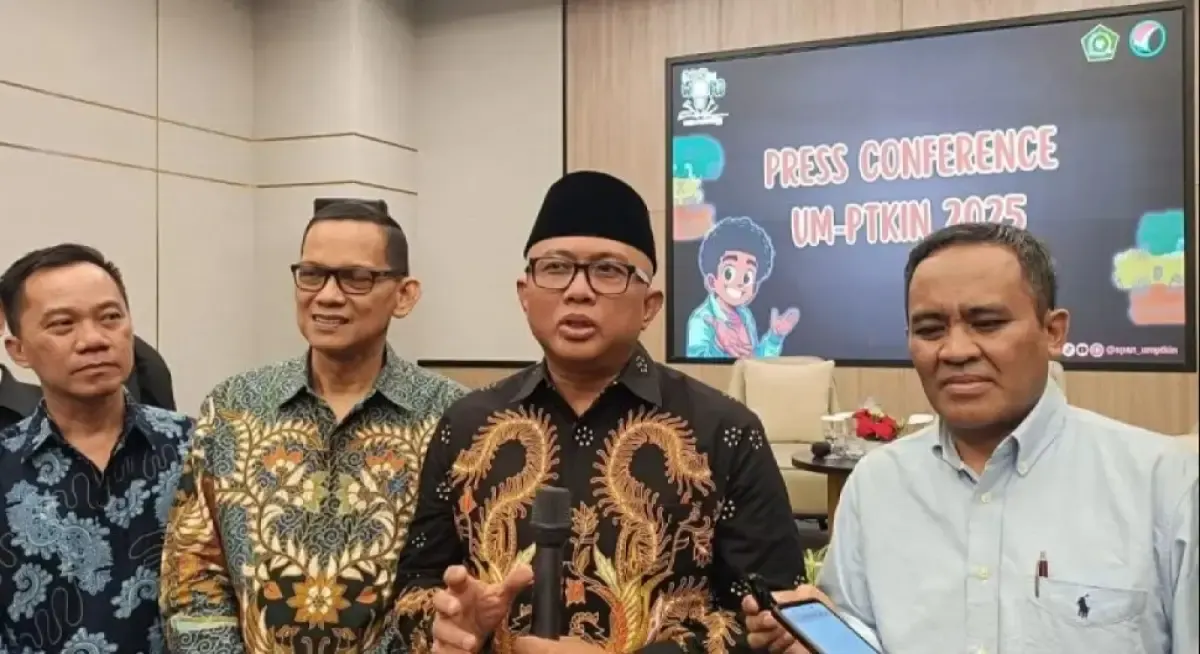 Sekretaris Direktorat Jenderal Pendidikan Islam Kementerian Agama Arskal Salim saat konferensi pers penyelenggaraan Ujian Masuk PTKIN di Jakarta, Jumat (2/5/2025). (Sumber: Antara)