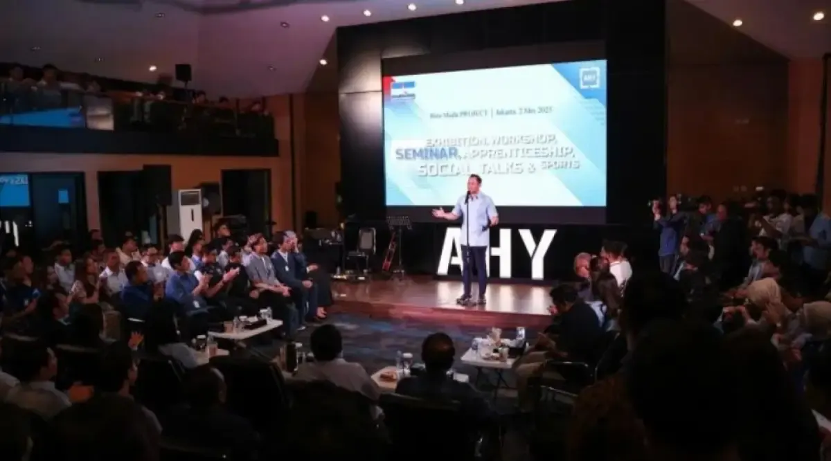 Ketua Umum Partai Demokrat Agus Harimurti Yudhoyono (AHY) dalam Biru Muda Project di Kantor DPP Partai Demokrat, Jakarta, Jumat (2/5/2025). (Sumber: Antara)