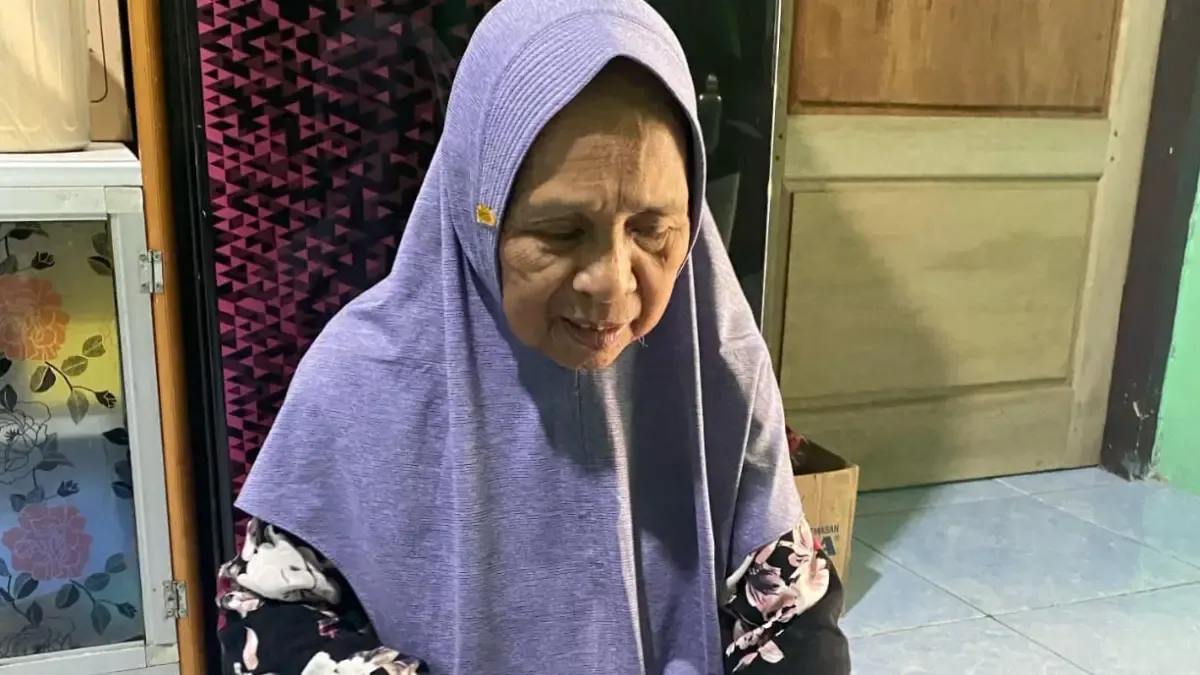 Asma Tanjung binti Muhammad Khatib Sulaiman, pedagang sate yang naik haji setelah menabung selama 55 tahun. (Sumber: Kemenag)