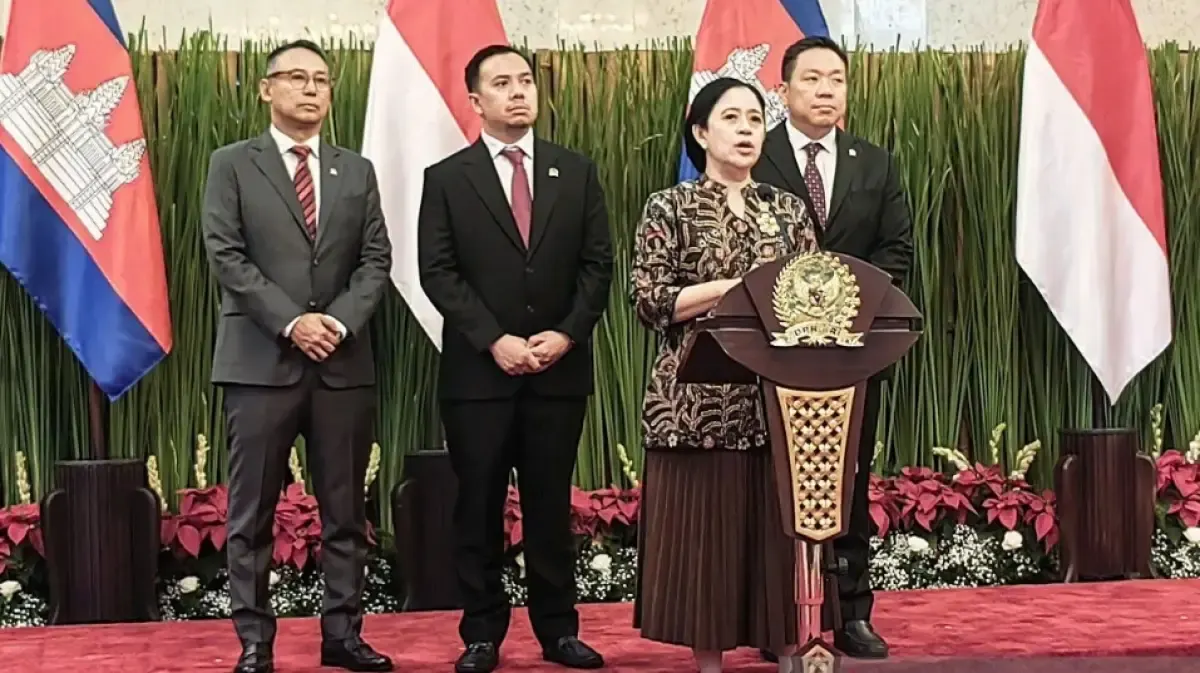 Ketua DPR RI Puan Maharani saat konferensi pers usai melangsungkan pertemuan dengan Ketua Senat Kamboja Hun Sen di kompleks parlemen, Senayan, Jakarta, Rabu (7/5/2025). (Sumber: Antara)