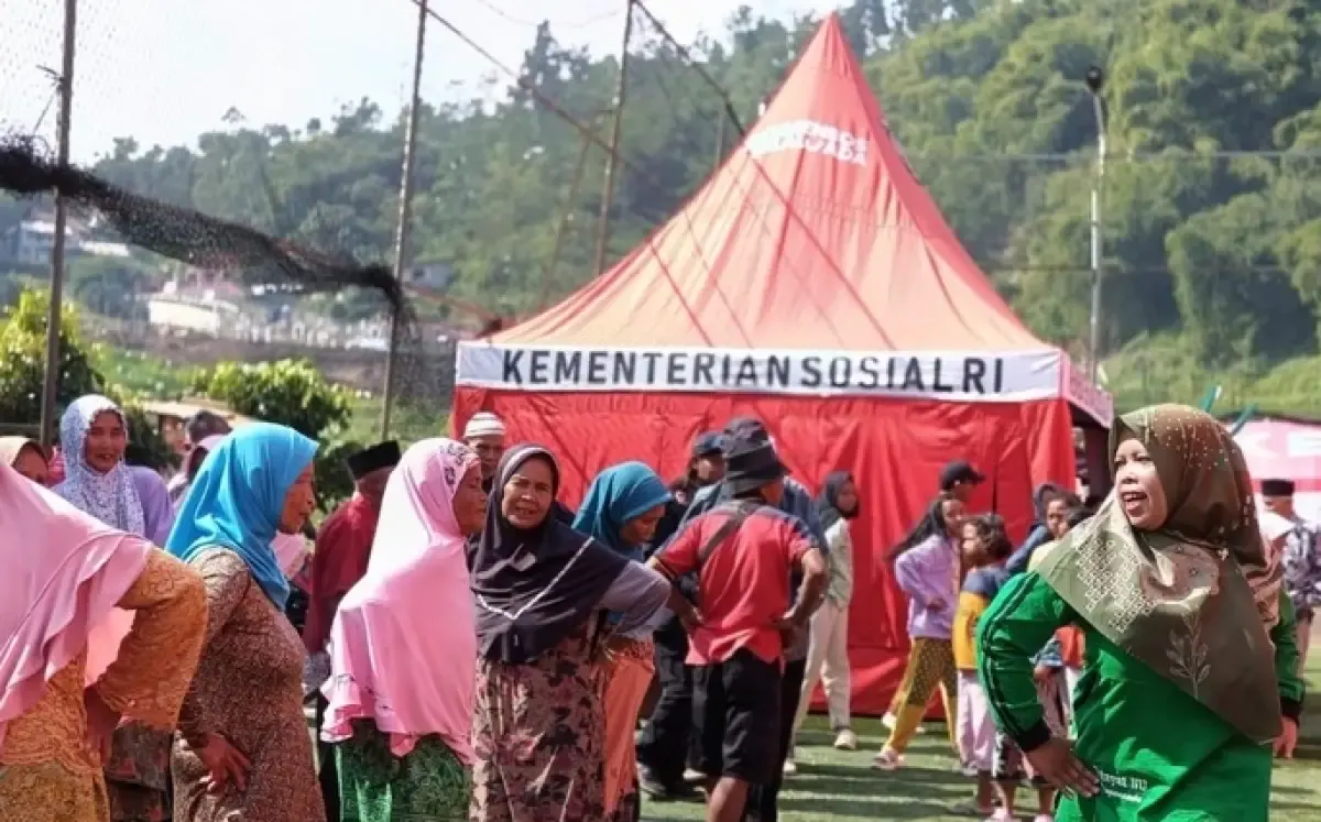 Kementerian Sosial (Kemensos) mengirimkan bantuan untuk para korban bencana tanah bergerak di Brebes, Jawa Tengah yang terjadi sejak 17 April 2025. (Sumber: Kemensos)