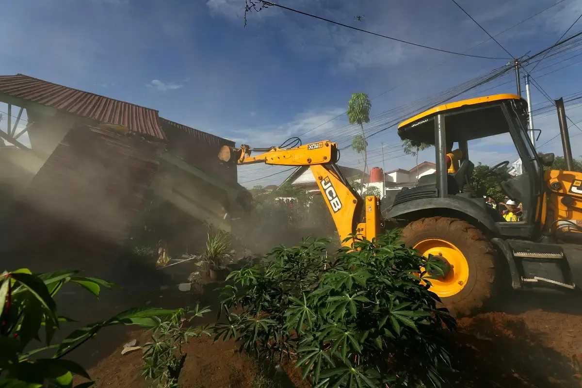 Hari Ketiga Pascagempa Bengkulu, Pemerintah Genjot Pembersihan dan Pembongkaran Rumah Rusak (Sumber : Dok. BNPB)