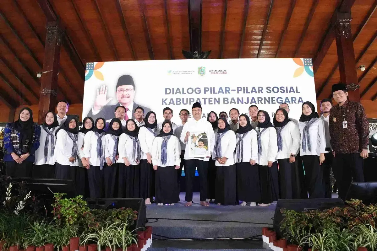 Mesos Gus Ipul saat bertemu dengan ratusan pilar sosial di Pendopo Dipayudha Adigraha, Banjarnegara (Sumber : Dok. Kemensos RI)