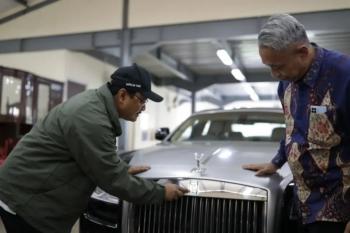 Lelang Kemensos, Gus Ipul: Rolls Royce Jadi Rumah untuk Keluarga Miskin (Sumber : Dok Kemensos)