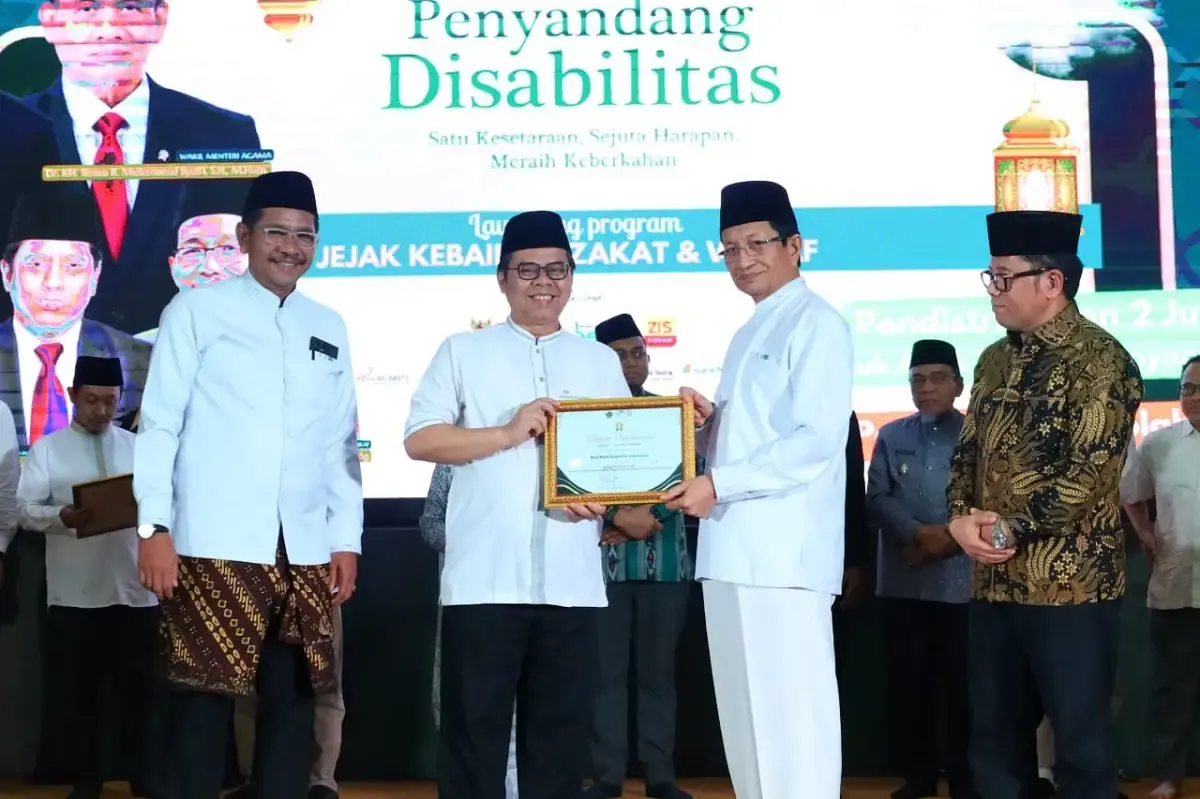 BAZNAS Diganjar Penghargaan atas Kontribusi Besar dalam Pemberdayaan Umat (Sumber : Dok BAZNAS)