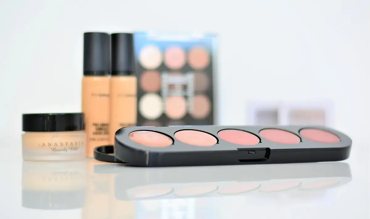 Beda Concealer dan Foundation. Kapan dan Harus Pakai yang Mana? (Sumber : Pixabay/kucerovakveta)