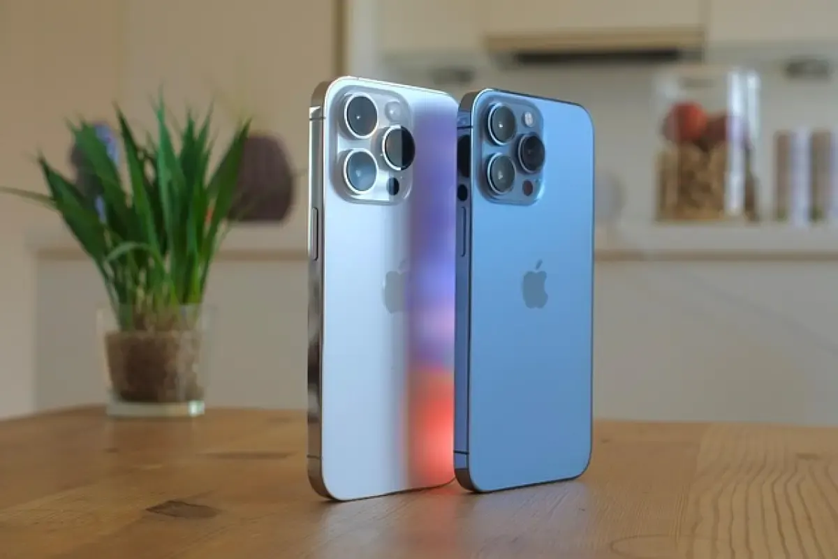 ilustrai iPhone Fold: Inovasi Lipat Pertama Apple yang Siap Mengubah Pasar Smartphone (Sumber : PIXABAY / lukgehr)