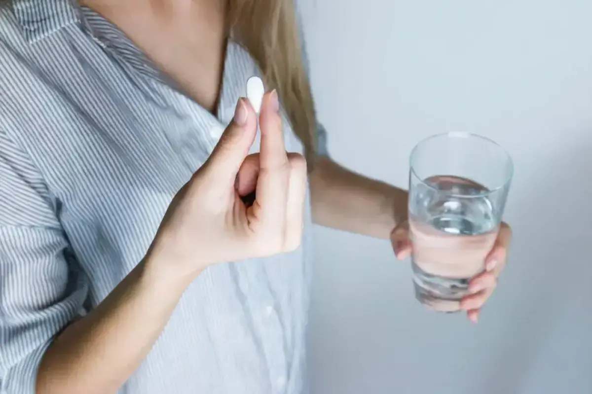 ilustrasi Setelah Minum Obat Tidak Boleh Minum Susu: Mitos atau Fakta? (Sumber : pexels.com/JESHOOTS.com)