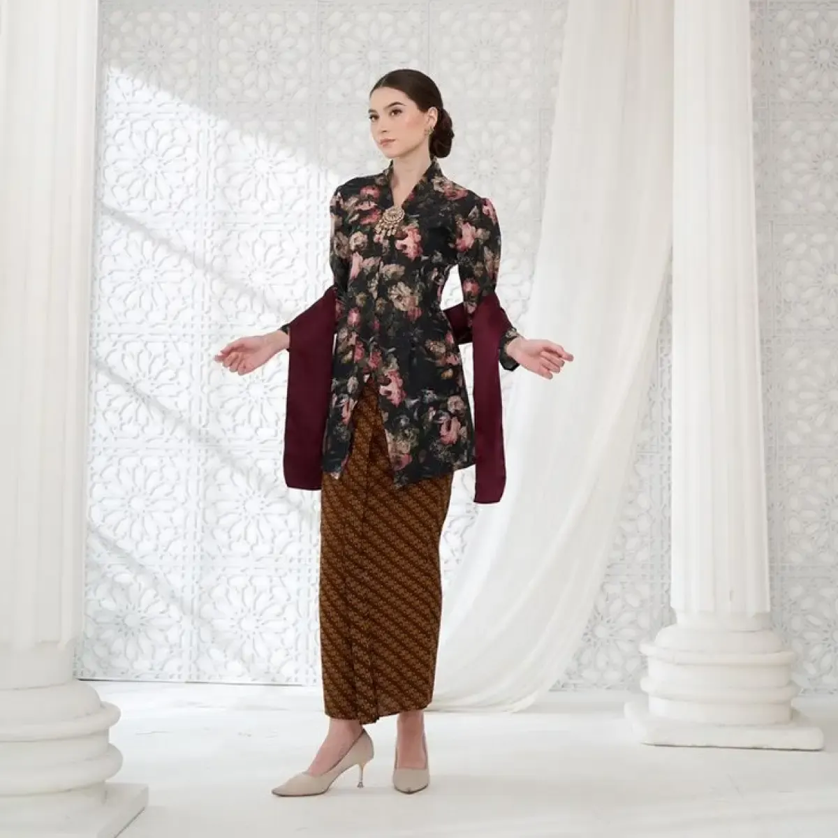 ilustrasi Mix & Match Kebaya Modern: Look Fresh di Hari Kartini (Sumber : pinterest / Affiliate Girl)