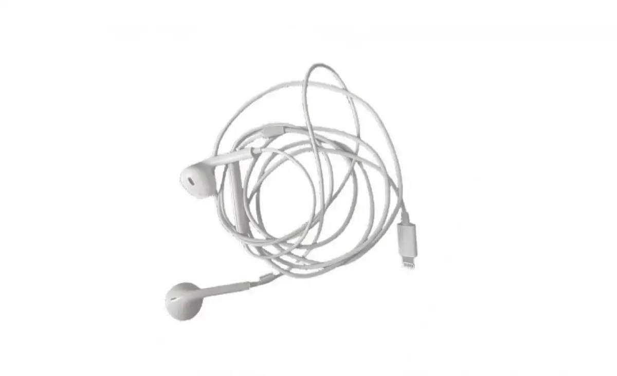 Headset Kabel Kembali Viral, Ini Alasan Banyak Orang Meninggalkan TWS (Sumber : pinterest/୨ৎᴘʀɪɴᴄᴇss ꜰɪᴏɴᴀ୨ৎ)