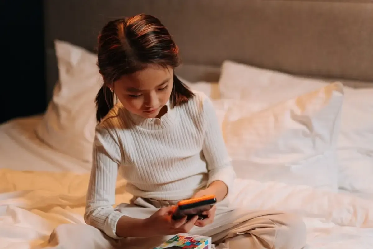 Anak Susah Lepas dari Gadget? Bunda Bisa Coba 5 Kebiasaan Sederhana Ini di Rumah (Sumber : pexels/cottonbro studio)