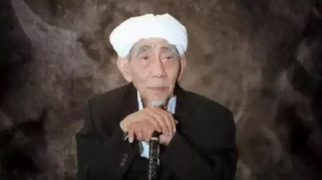 Ijazah KH Maimun Zubair tentang Sholat Qabliyah Subuh Agar Dijauhkan dari Kesusahan