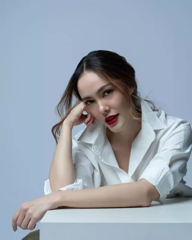 Tips Wajah Glowing Shimmering Splendid Ala Cathy Sharon, Ternyata Tidak Butuh Perawatan dengan Harga Fantastis Lho!