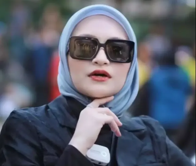 Jadi Cewek Mamba, Intip 5 OOTD Serba Hitam ala Nathalie Holscher