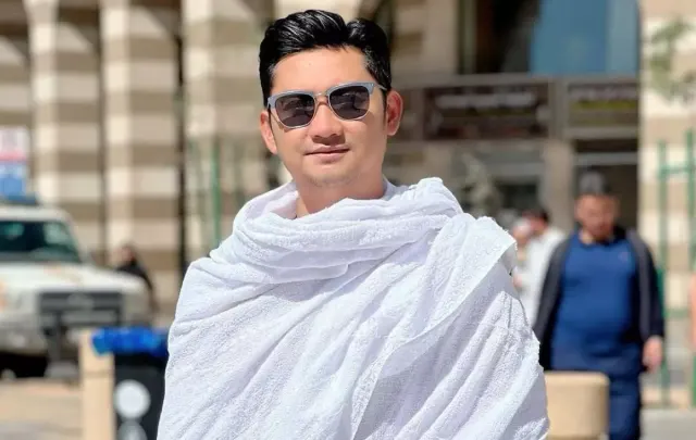 Tulis Caption Menyentuh, Angga Wijaya Bantah Tudingan Dewi Perssik Umrah Pakai Uang Haram