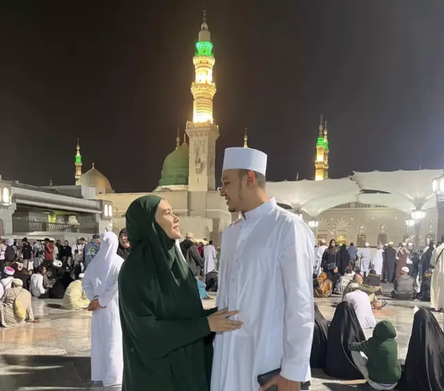 Beri Kejutan Anniversary Pernikahan, Habib Usman Bikin Kartika Putri Nangis
