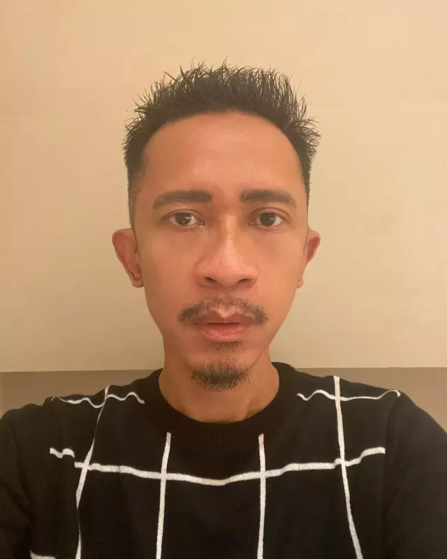 Tampil dengan Rambut Pendek dan Berkumis, Penampilan Baru Aming bikin Kaget