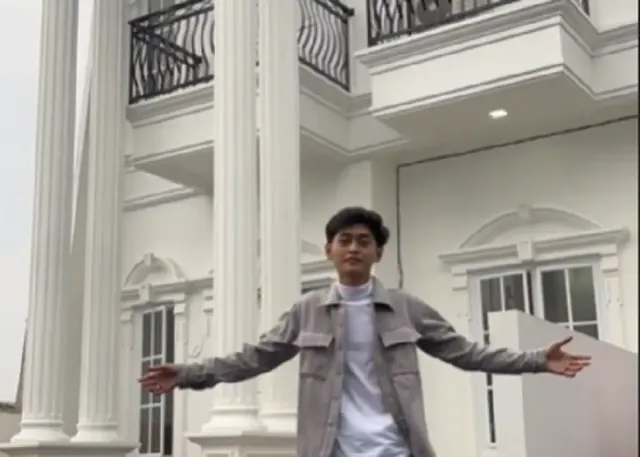 5 Potret Rumah Mewah Seleb TikTok Fahmi NM, Usung Konsep Classic Modern Dibalut Warna Putih