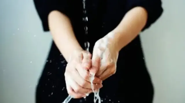 Cara Wudhu yang Benar untuk Wanita Lengkap dengan Sunnah-sunnahnya