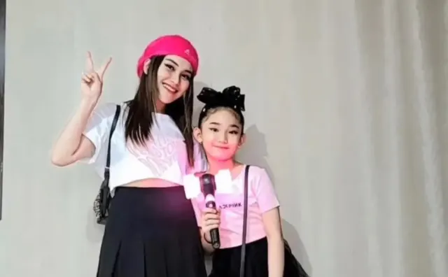 Siap Nonton Konser BLACKPINK, Intip Outfit Ayu Ting Ting dan Bilqis, Kompak Banget!