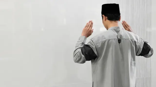 Hukum Doa Iftitah dalam Salat dan Bacaannya Sesuai Sunnah