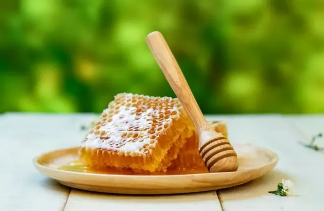 Apa Madu Bisa Turunkan Kadar Gula Darah dan Kolesterol Jahat? Ini Penjelasan Khasiatnya