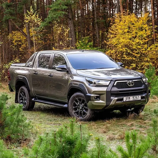 Dari Hilux, Hiace sampai Dyna, Ini Spesifikasi dan Harga Mobil Komersial Toyota Terbaru