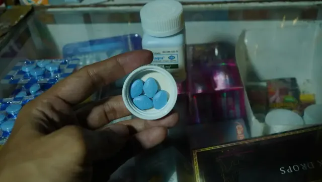 Punya Penyakit Khusus Bolehkah Konsumsi Pil Biru? Begini Jawapan Dokter