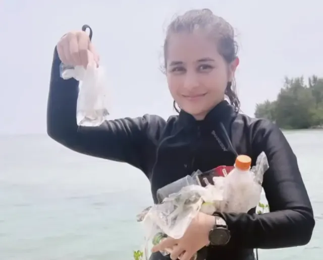 Diving di Pulau, Prilly Latuconsina Sedih Banyak Sampah Berserakan