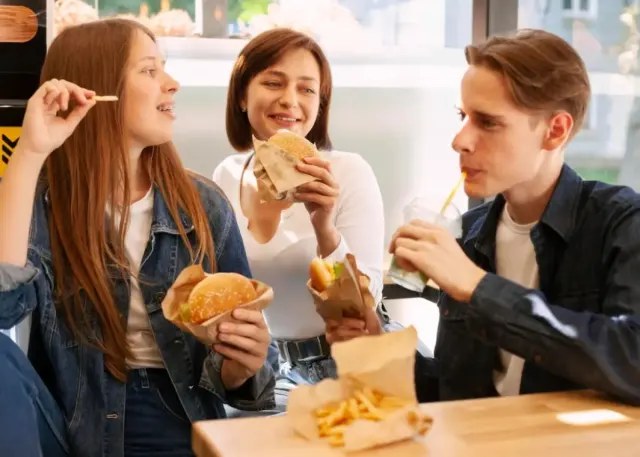 Bahaya! Ini 5 Makanan yang Bisa Ganggu Kesehatan Mental