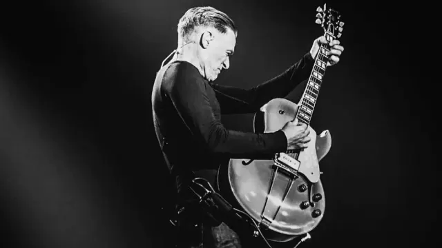 Wow! Lagu (Everything I Do) I Do It For You Milik Bryan Adams Ini Berhasil Menempati Posisi No 1 Selama 16 Bulan Lamanya